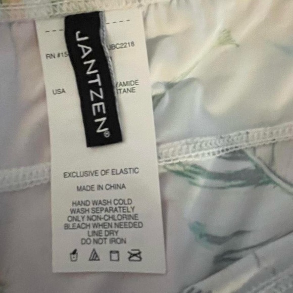 Jantzen White Floral Skirt​ - Picture 5 of 5